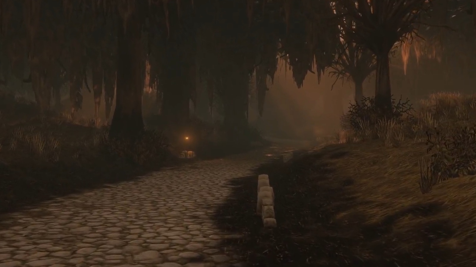 Marjal Revolcafango — Camino empedrado del Marjal Revolcafango: luz cálida filtrada y niebla baja frente al tono plano de Classic. — Forever